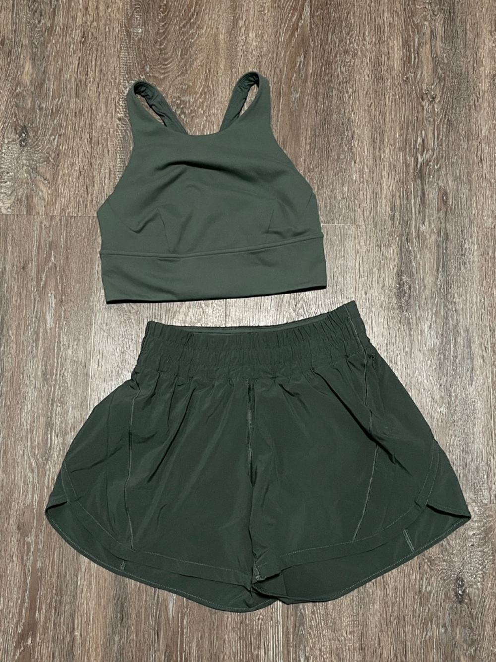 Like New Lululemon Matching Smoked Spruce Set. Size 6